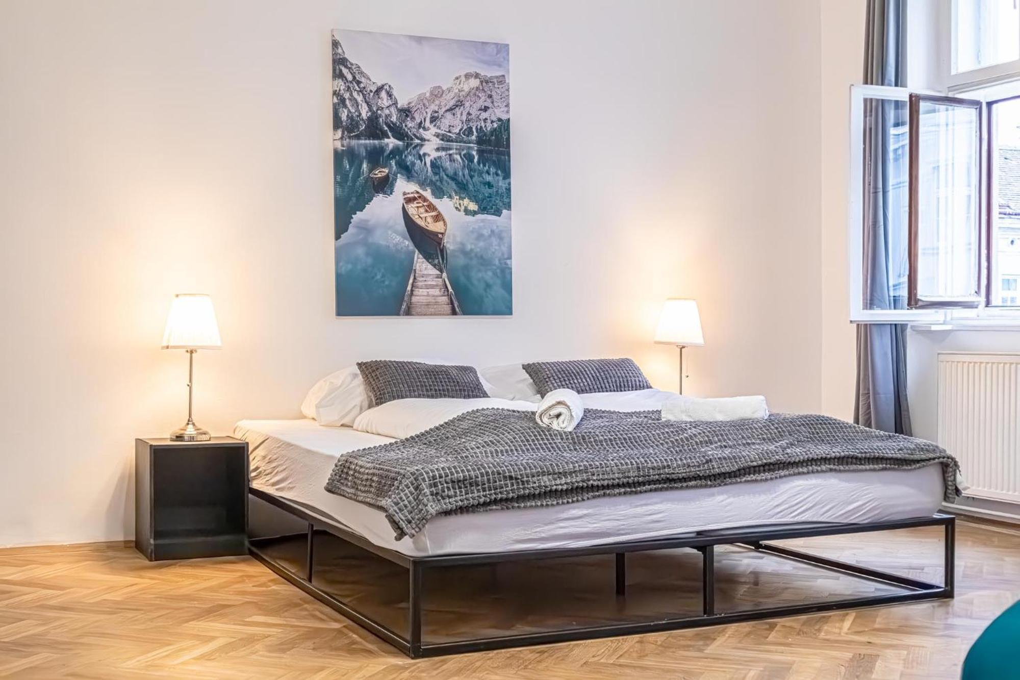 Spacious 2Br Apt -Near Wiener Stadthalle Burggassewiener Well Located Exterior photo